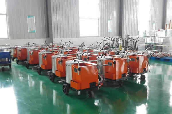 道路划线设备成品仓库